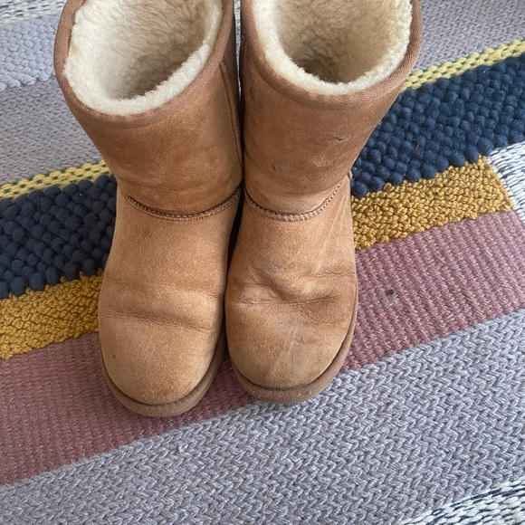 UGG Australia Short Boot - Picture 7 of 7